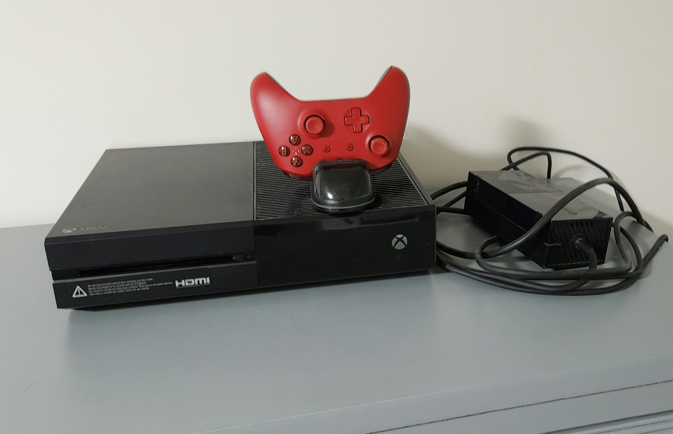 xbox 1 with controller and controller charger