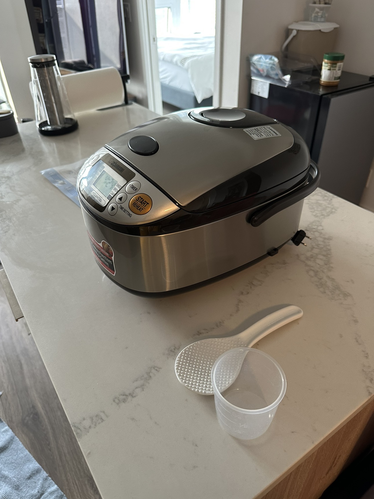 Zojirushi NS-TSC10 Rice Cooker - photo 2