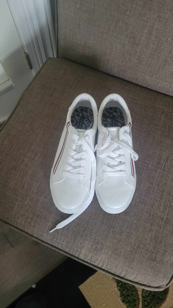 Tommy sneakers image indicator(2)