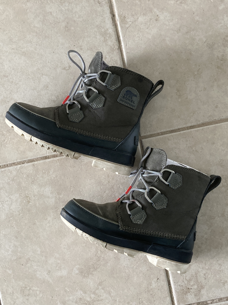 SOREL Women’s waterproof winter boots 6.5 image indicator(3)