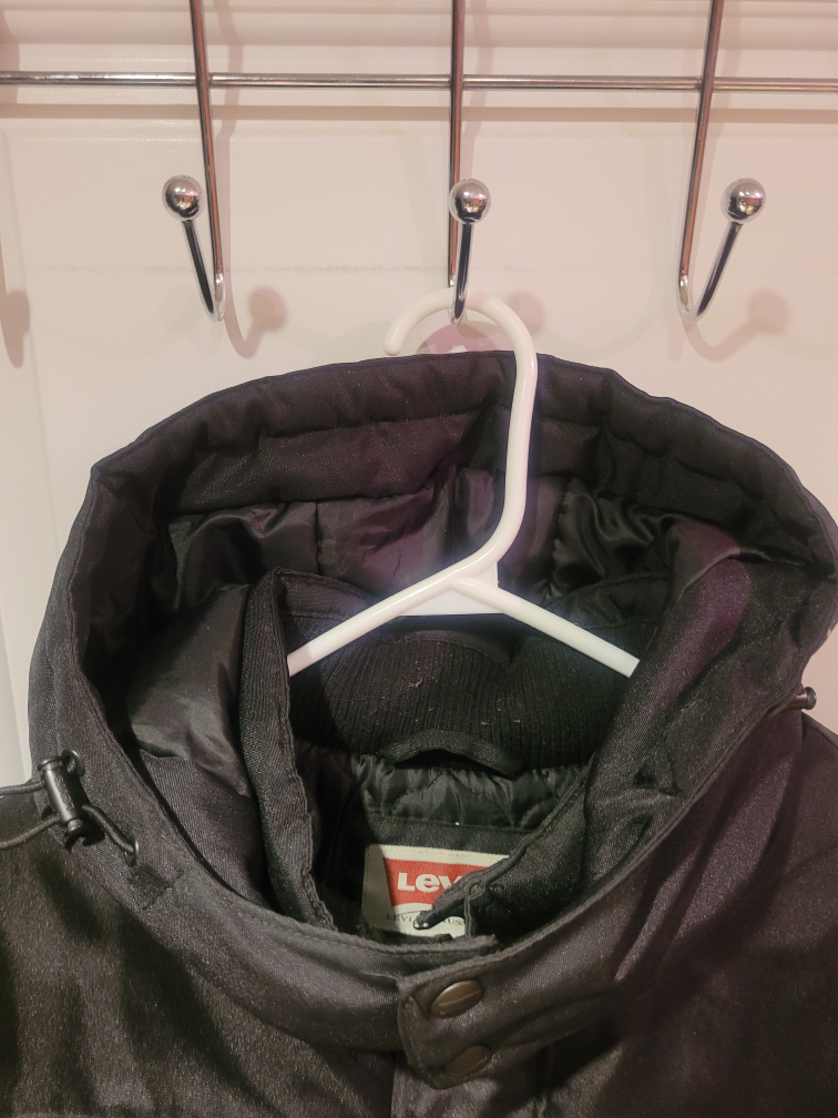 Levi's Mens small winter jacket fits like a Medium - photo 2