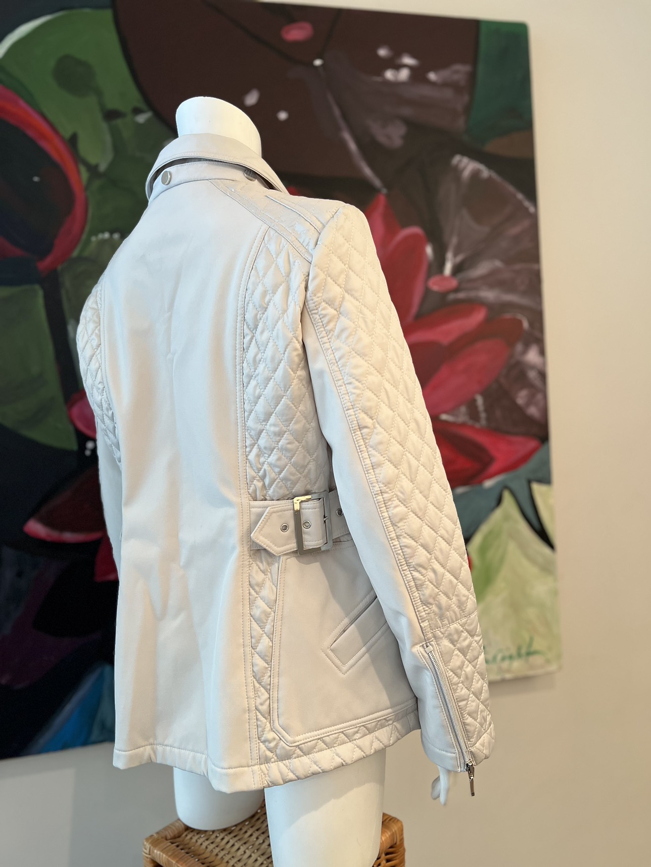 Jacket size small-off white in colour - size S image indicator(5)