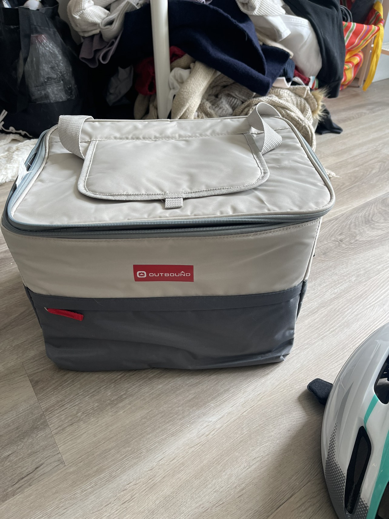 Food bag with helmet thumbnail