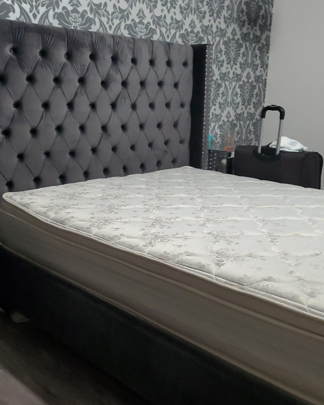 queen bed - photo 2