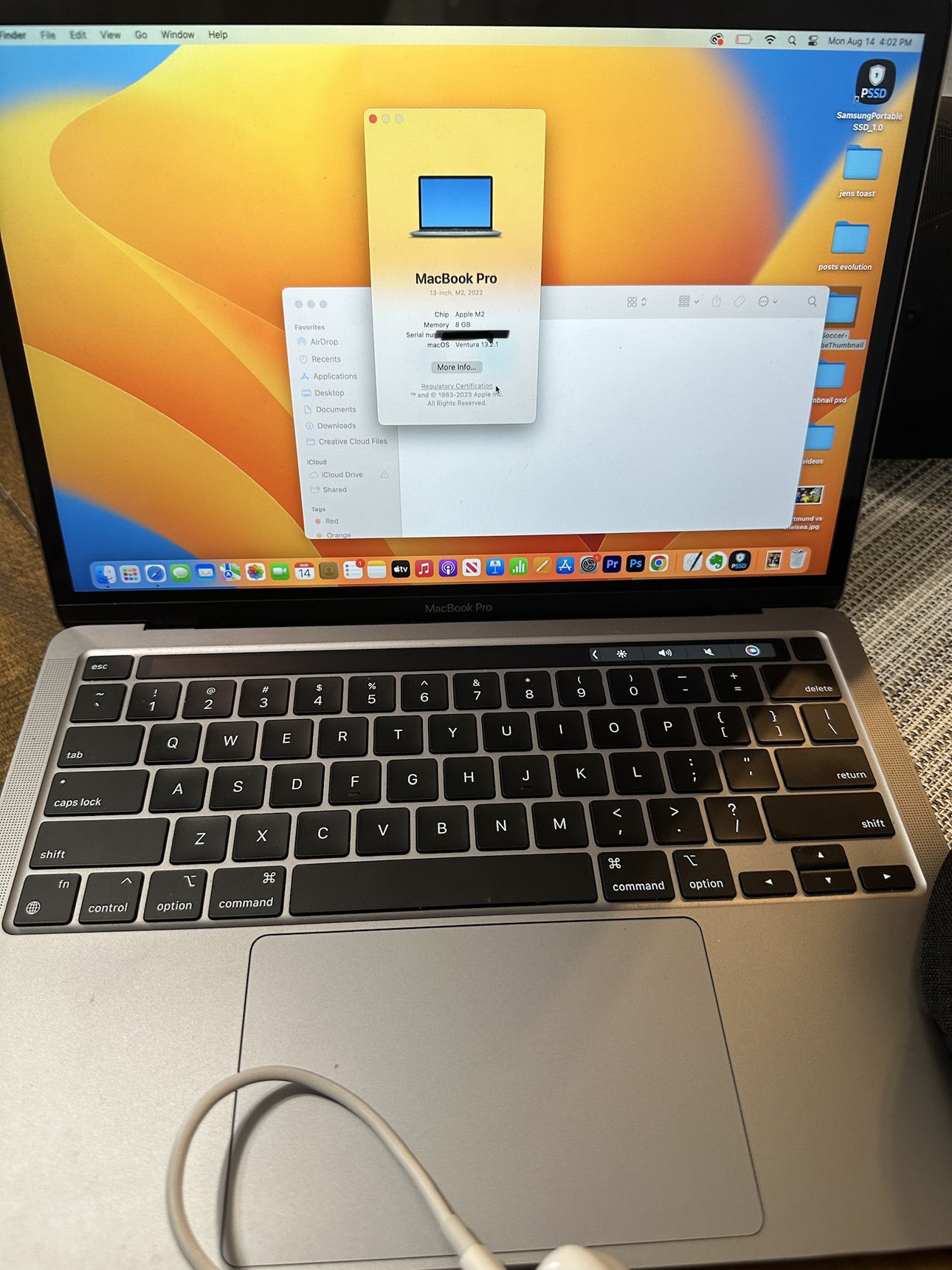 13" Macbook pro 2022 8gb Ram + Mac bag