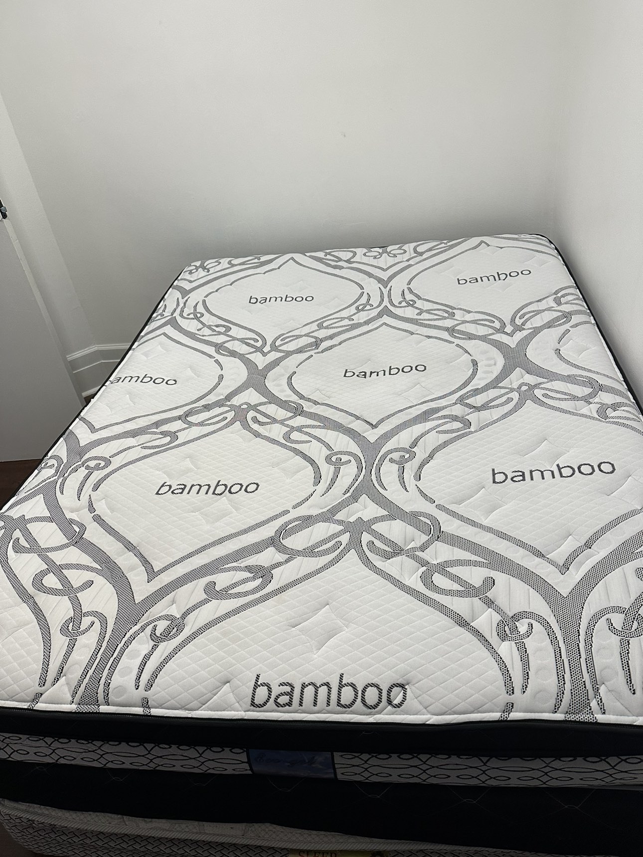 Bed and base - photo 2