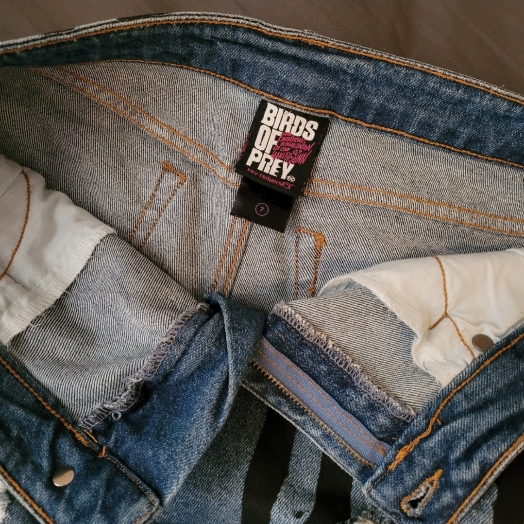 Harley Quinn shorts image indicator(3)