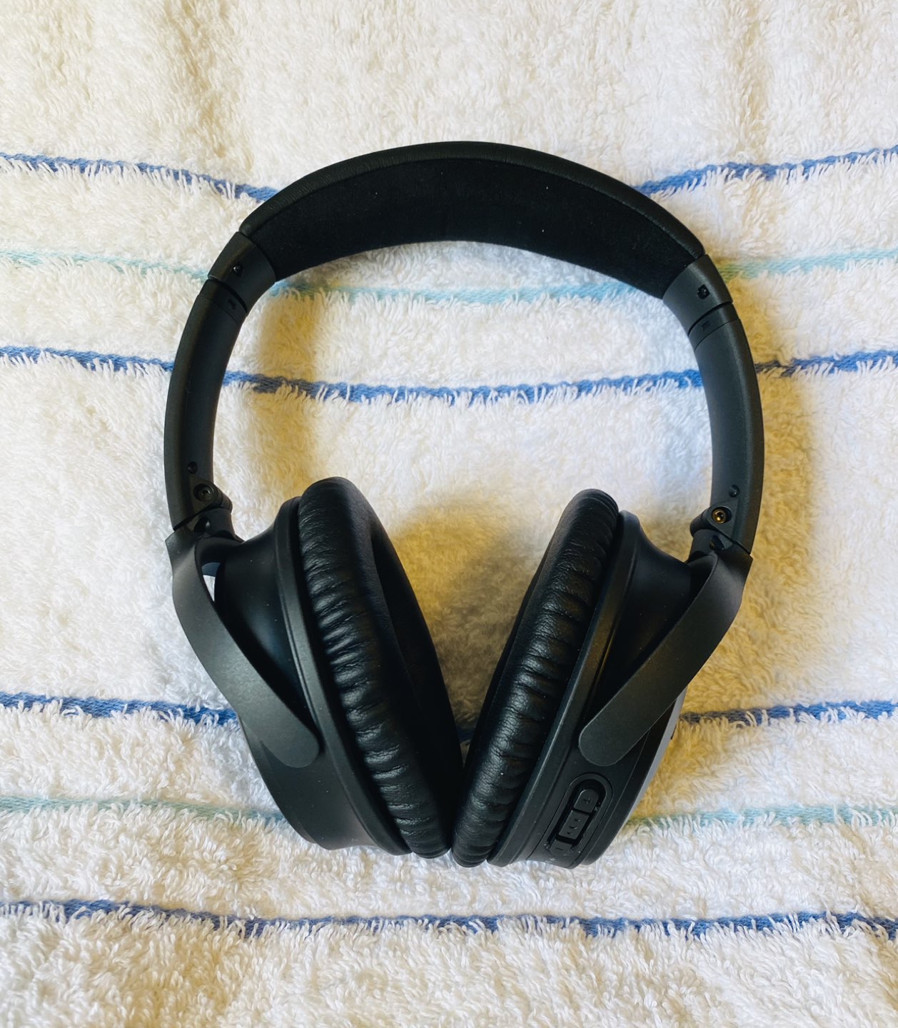 BOSE QuietComfort 35 Wireless Bluetooth Headphone thumbnail