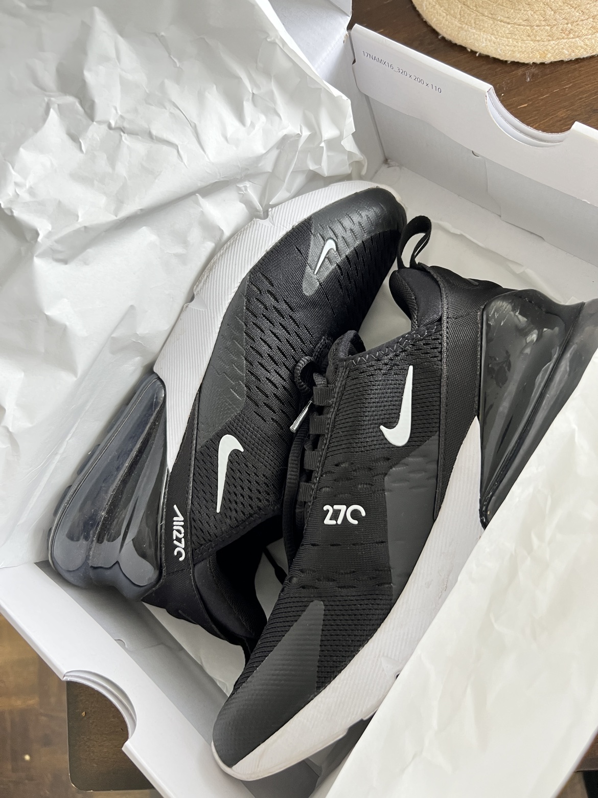 Women’s Nike shoes thumbnail