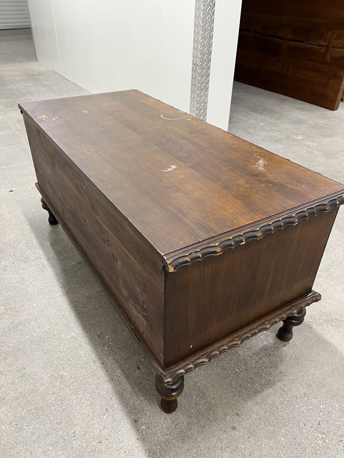 Antique wood blanket box/hope chest - photo 4
