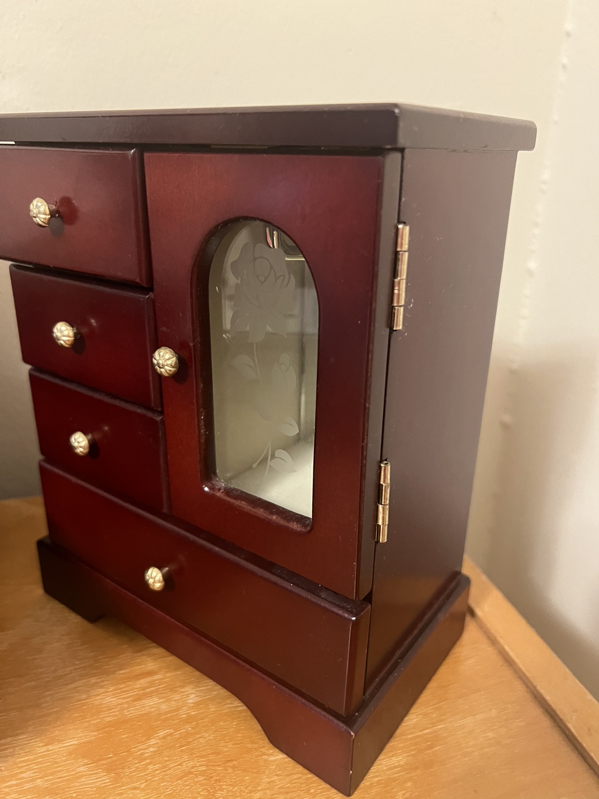 Jewelry box, closet type