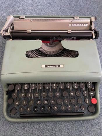 1950’s Vintage Typewriter thumbnail