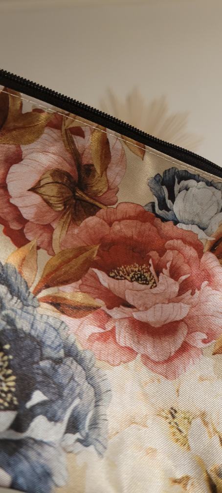 Beautiful flower makeup bag image indicator(3)