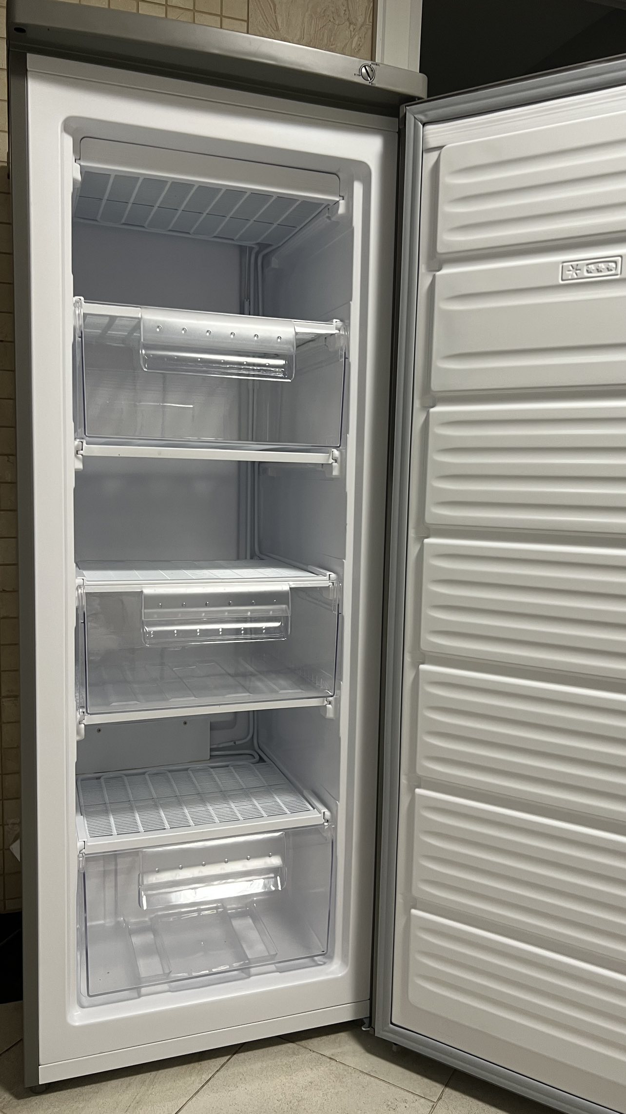 Danby 6cu. ft. upright Freezer thumbnail