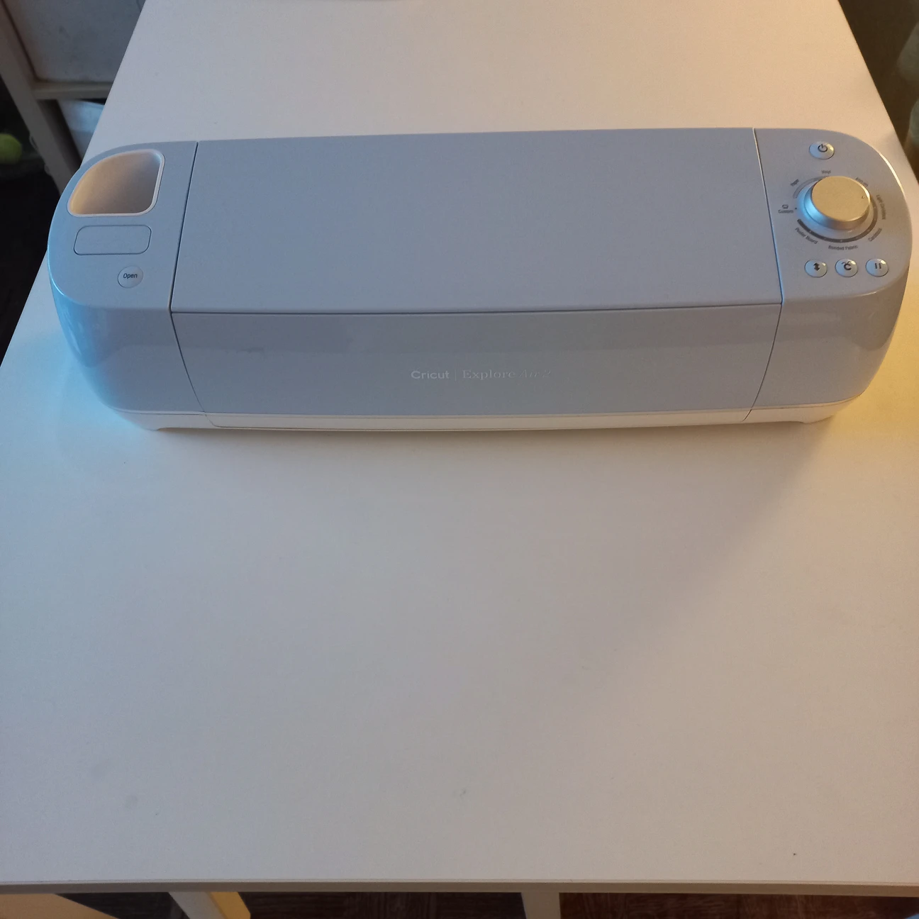 Cricut Explore Air 2 with 4 Cricut Matts image indicator(3)