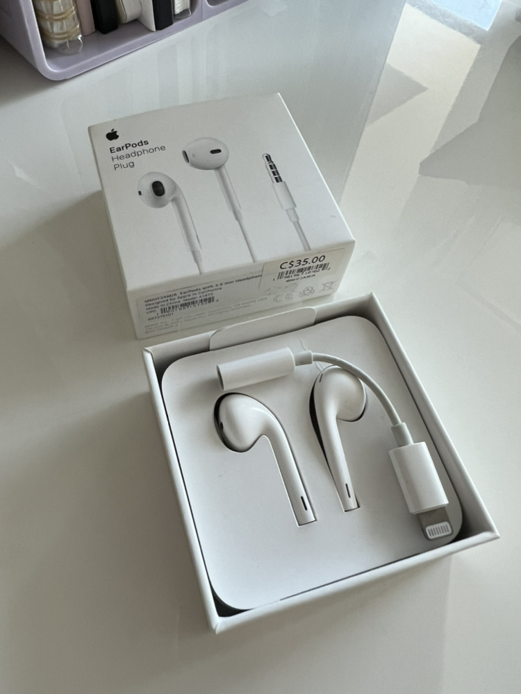 Apple EarPods Headphones thumbnail