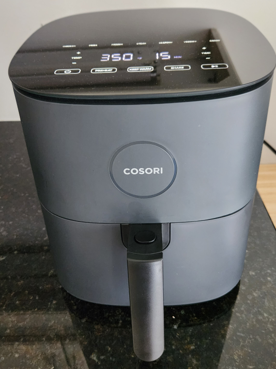 Cosori air fryer 5 qt 9 in 1 quiet. lightly used. image indicator(2)