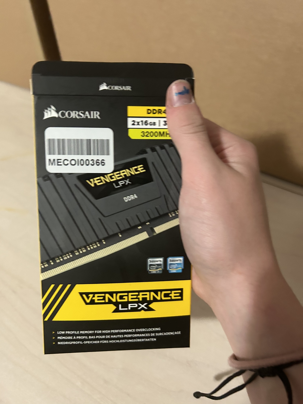 16gb ddr4 3200mhz Corsair Vengance Ram thumbnail
