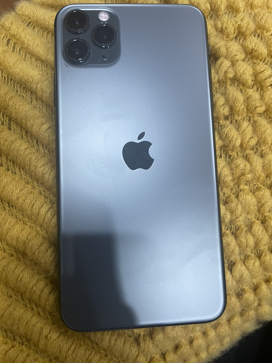 iPhone 11 Pro Max - photo 2