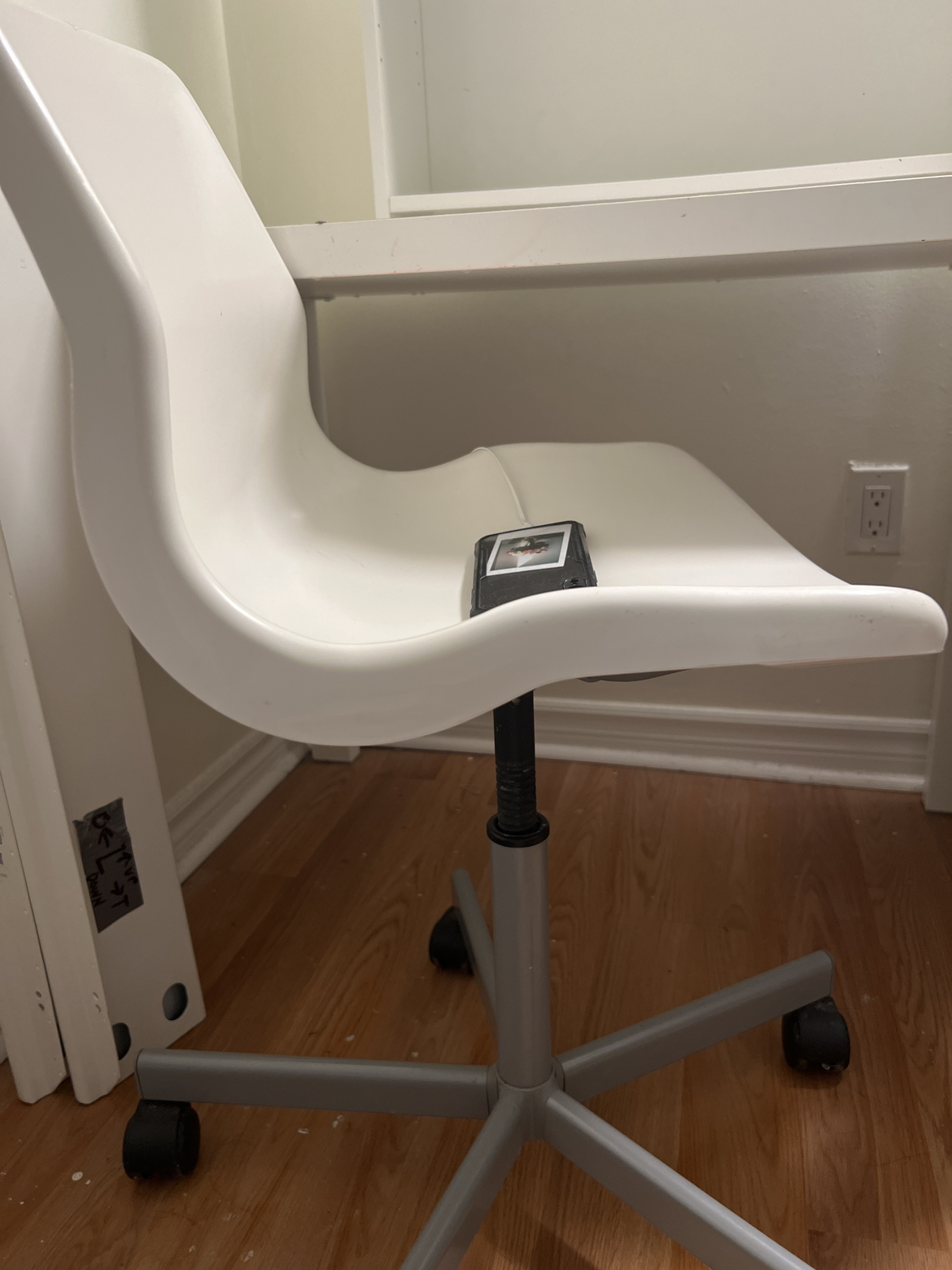 Micke desk w shelf  attachment - photo 3