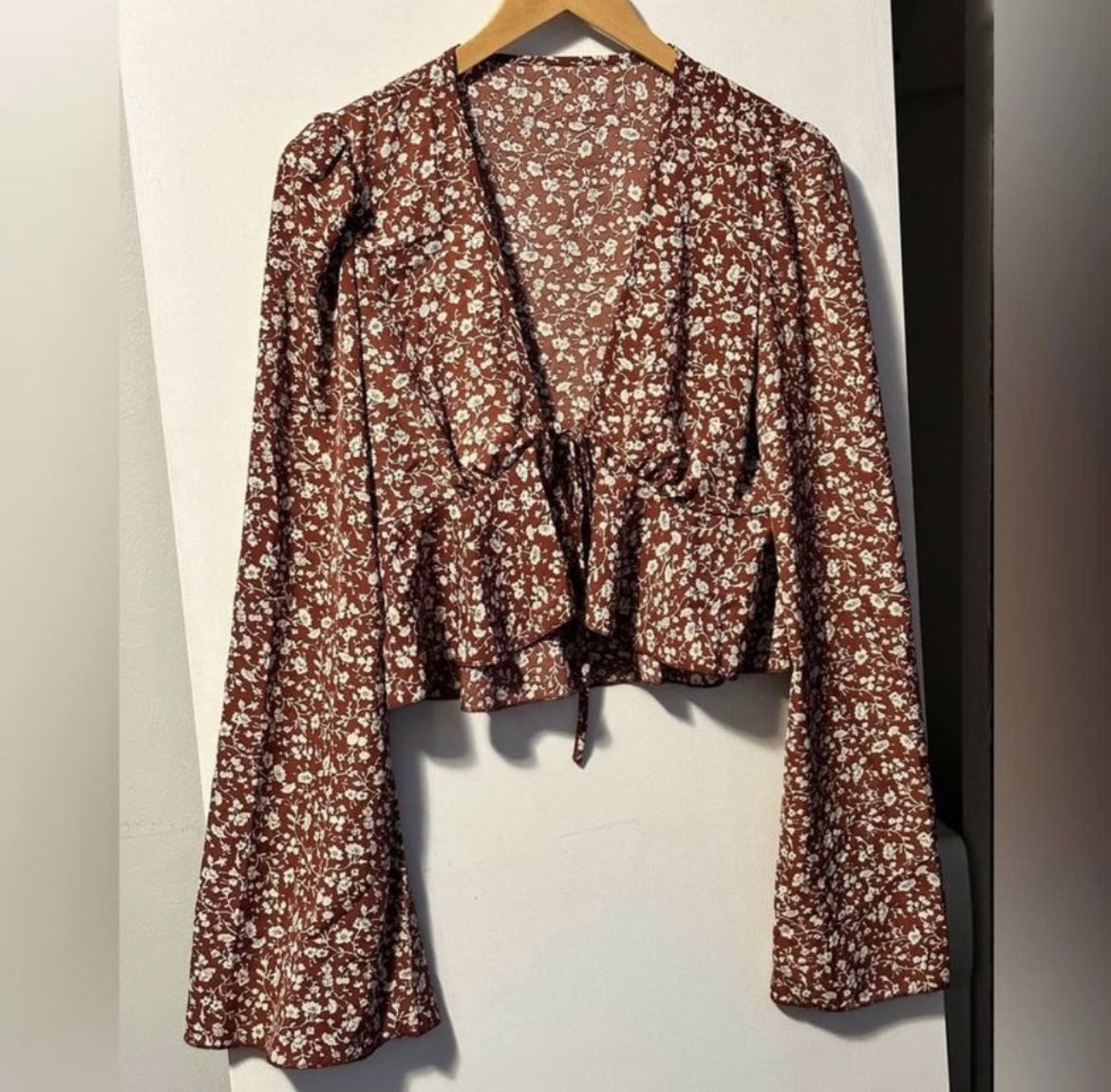Brown and floral tie up shrug style with long bell sleeves SZ 6 image indicator(2)