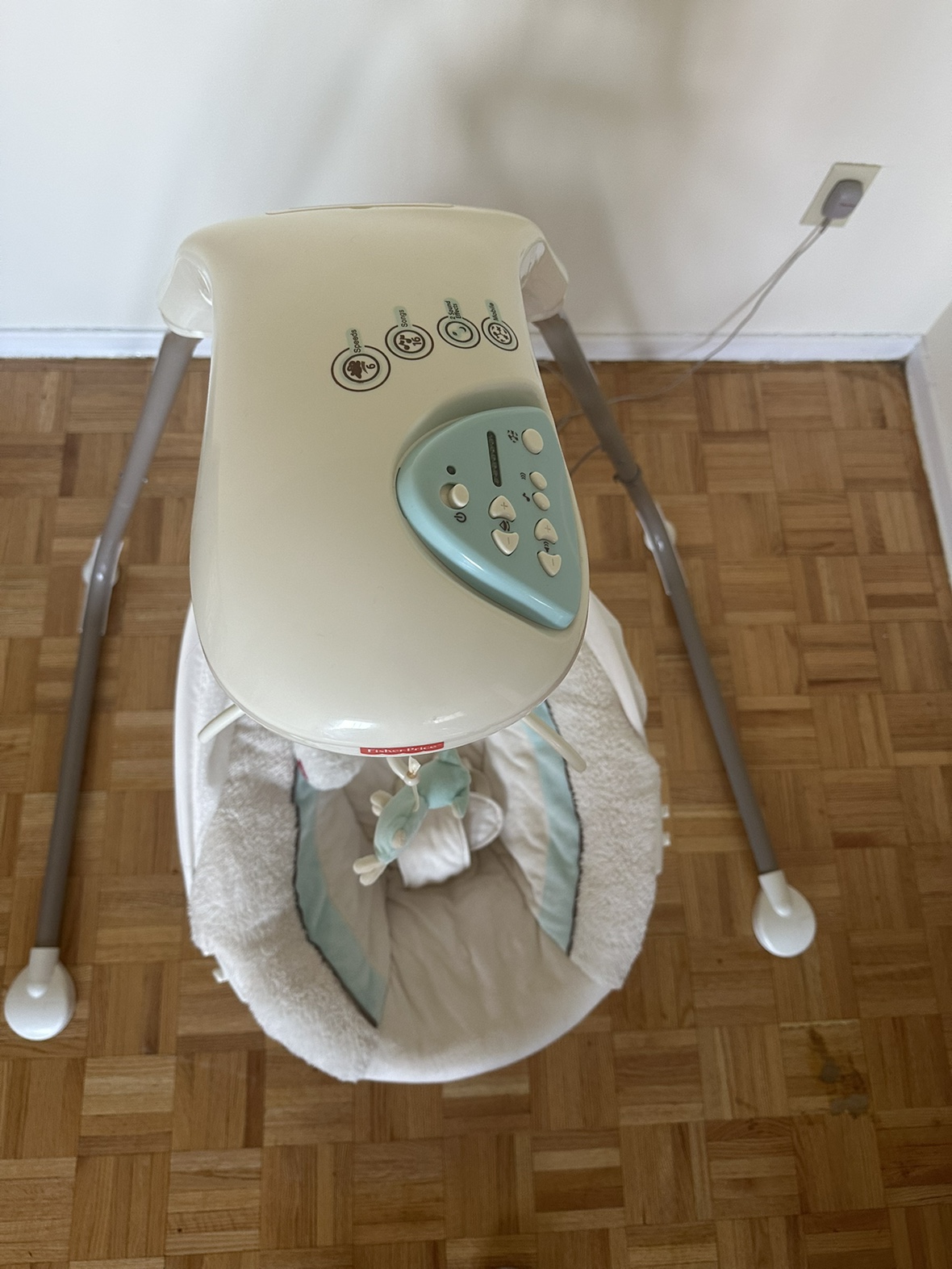 Fisher Price Baby Swing - photo 2