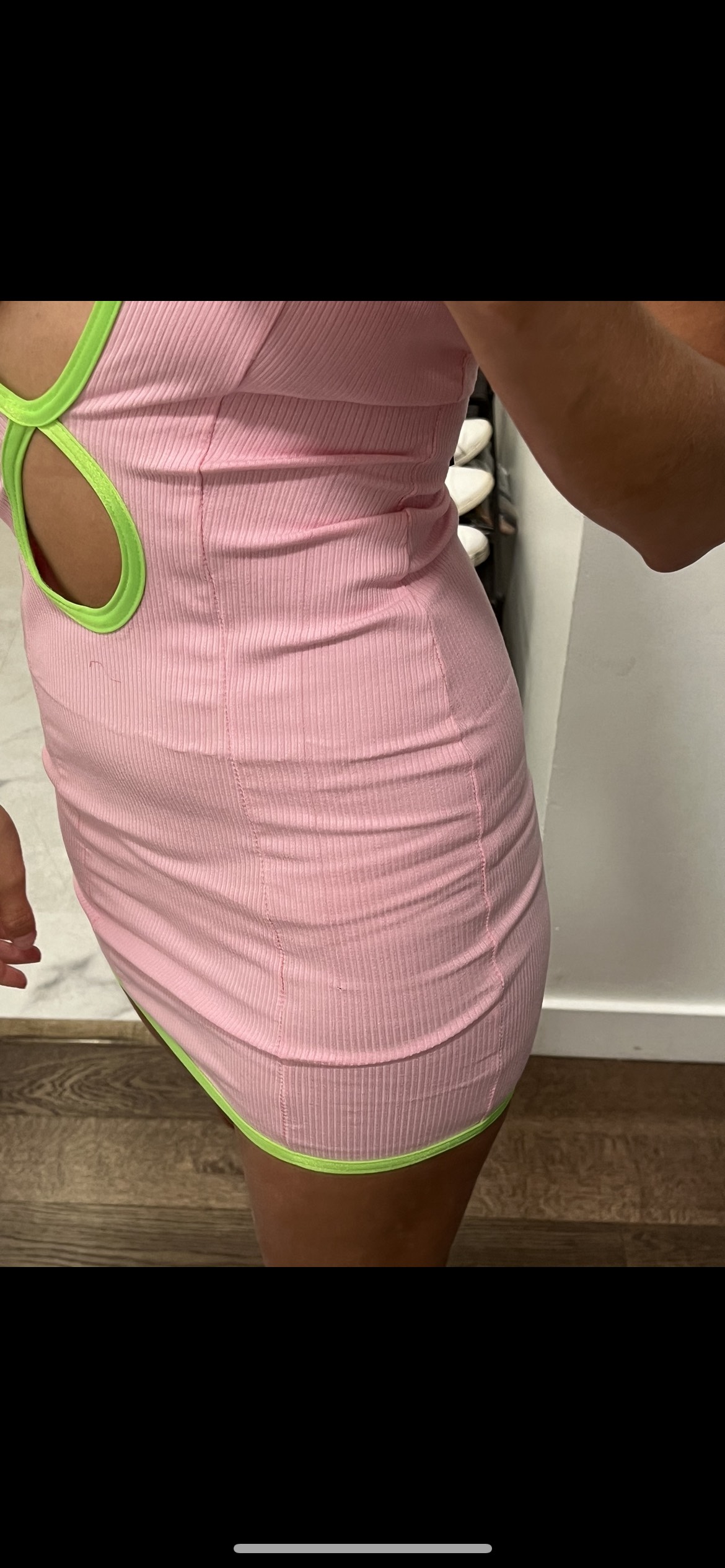 New Barbie pink dress image indicator(5)