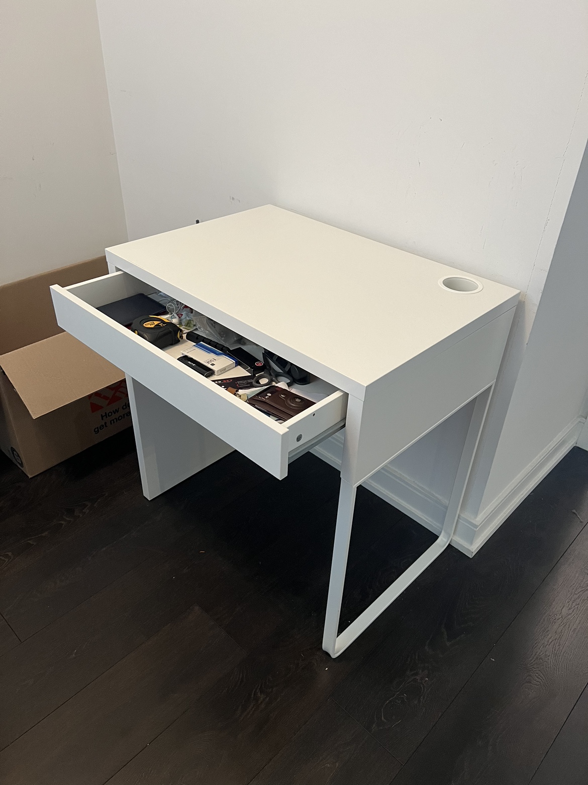 [Moving out] IKEA table - MICKE image indicator(3)