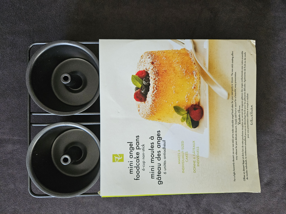 Angel food cake pans