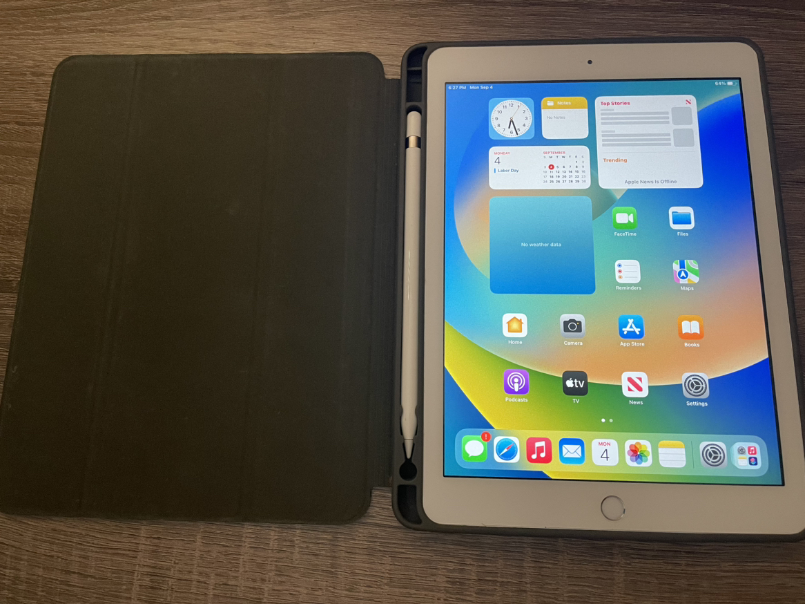 Apple pencil & ipad 6th generation 128GB