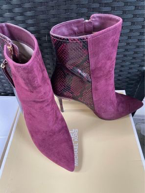 MK heel boots image indicator(2)