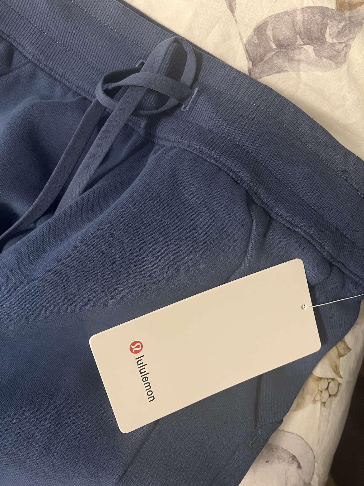 Lululemon scuba  wide leg sweatpants size 6 BRAND NEW WITH TAG