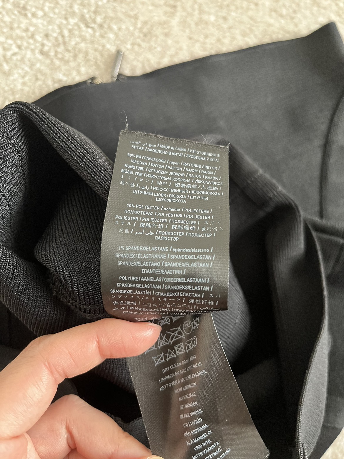 Guess size Medium pencil skirt image indicator(6)