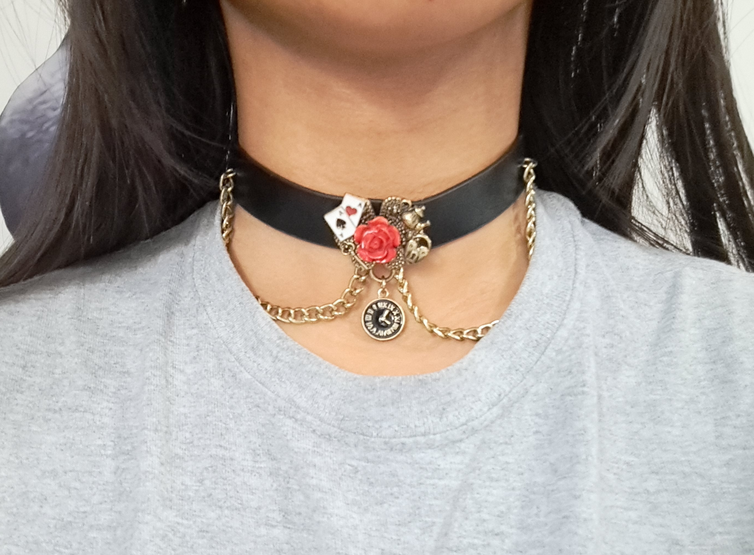 Hot Topic Choker image indicator(2)