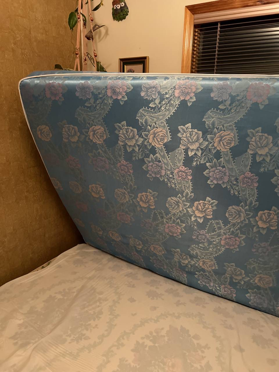 Queen Size Mattress - photo 3