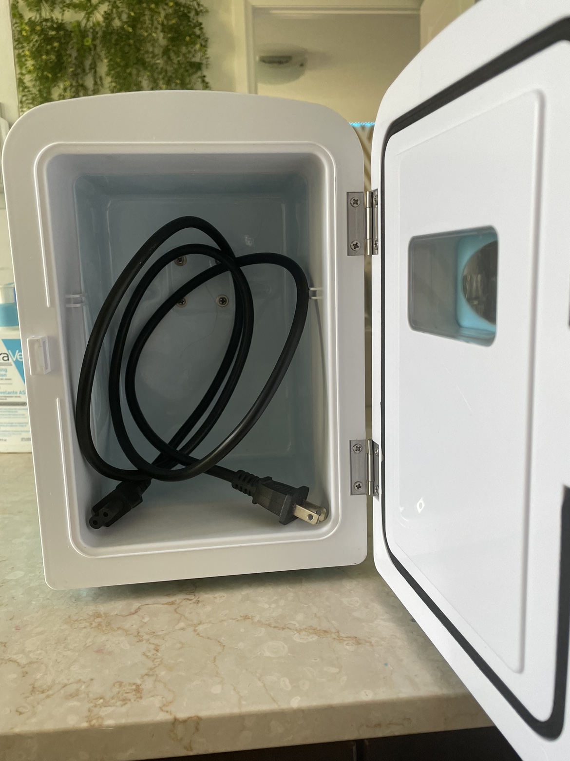 Skincare mini fridge - photo 2