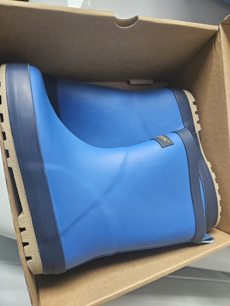 Kids rain boots brand new