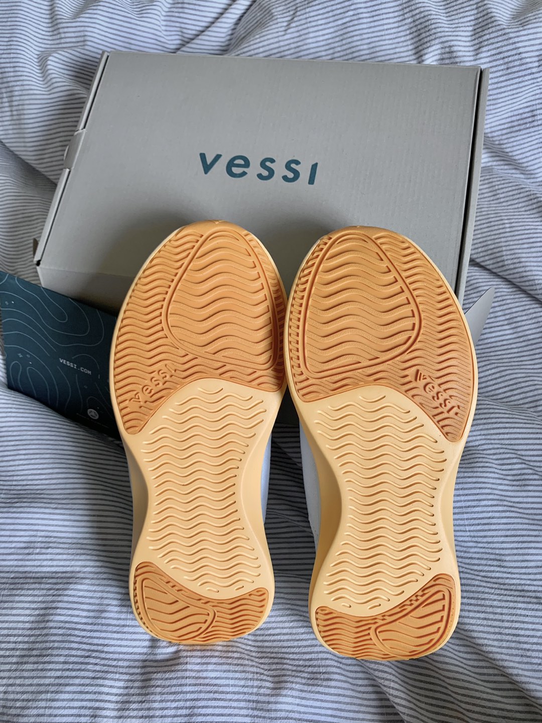 Vessi waterproof shoes SIZE 8 (never worn) - photo 3
