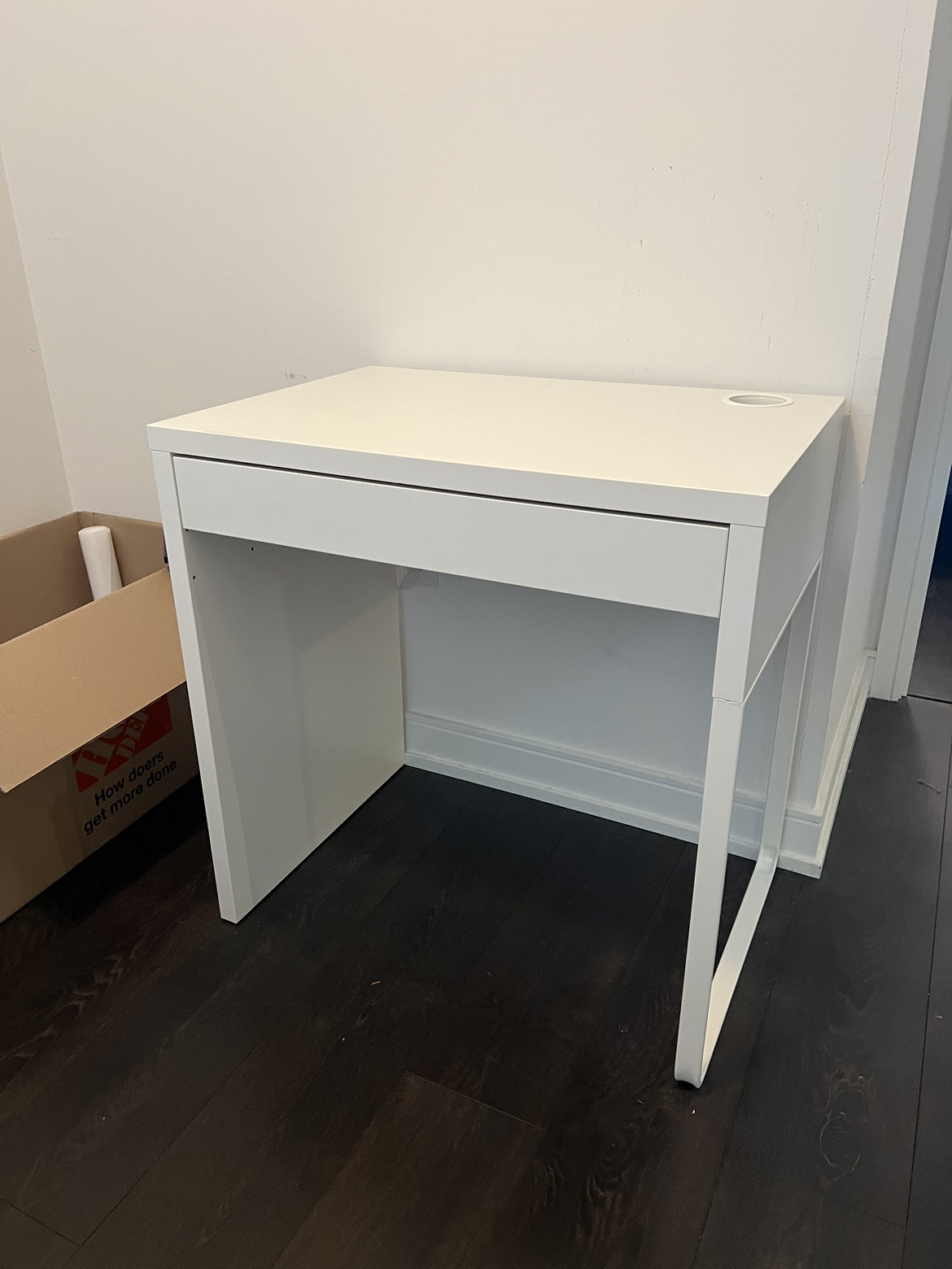 [Moving out] IKEA table - MICKE image indicator(5)