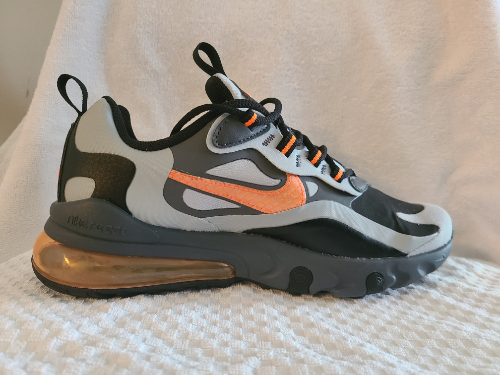 Nike 270 React