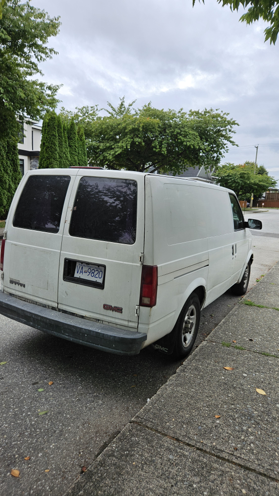 2003 GMC Safari - photo 3
