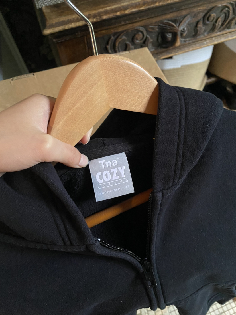 Aritzia cropped hoodie image indicator(5)