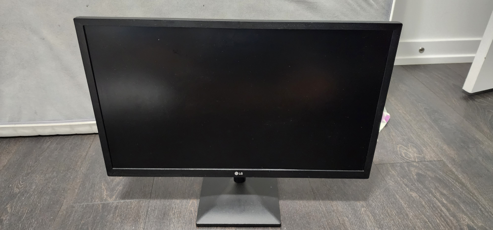 LG 24" Monitor - photo 3