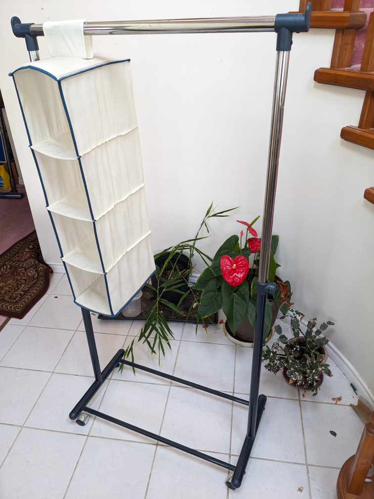 Extensible clothing rack thumbnail