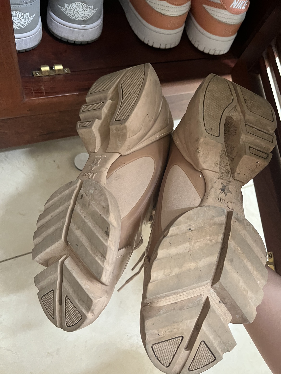 Authentic Dior beige sneakers - photo 2