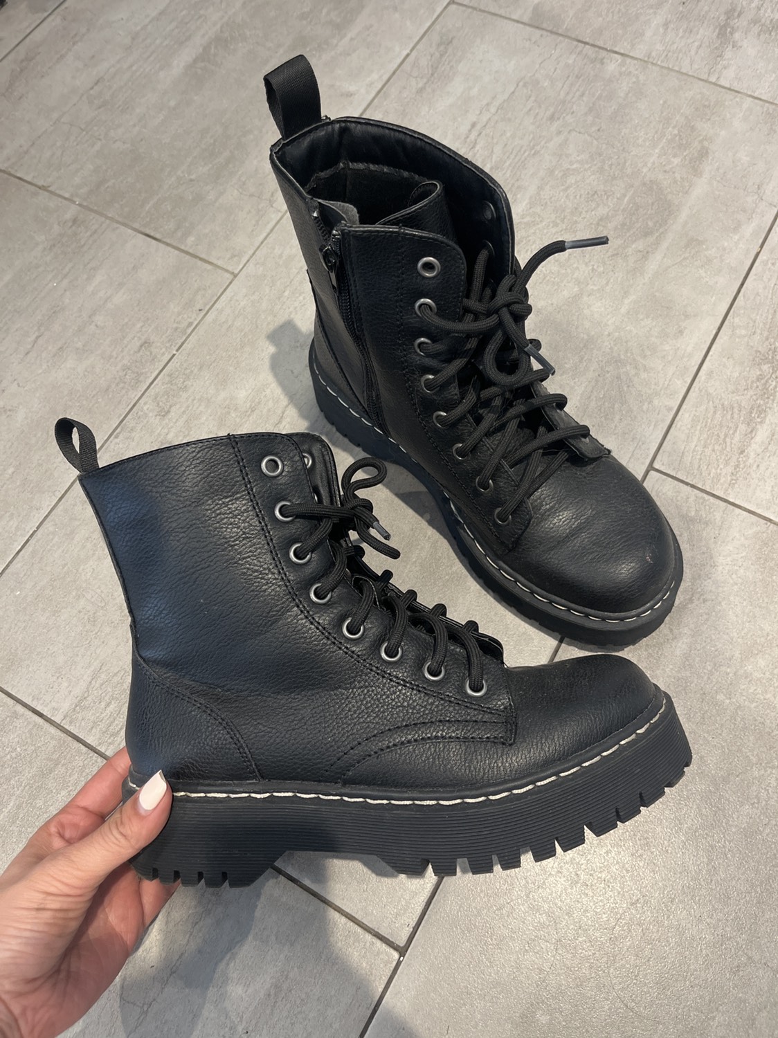 Women’s Boots thumbnail