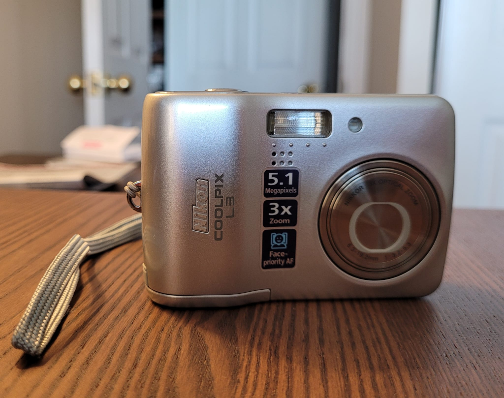 Nikon Coolpix L3 Digital camera thumbnail