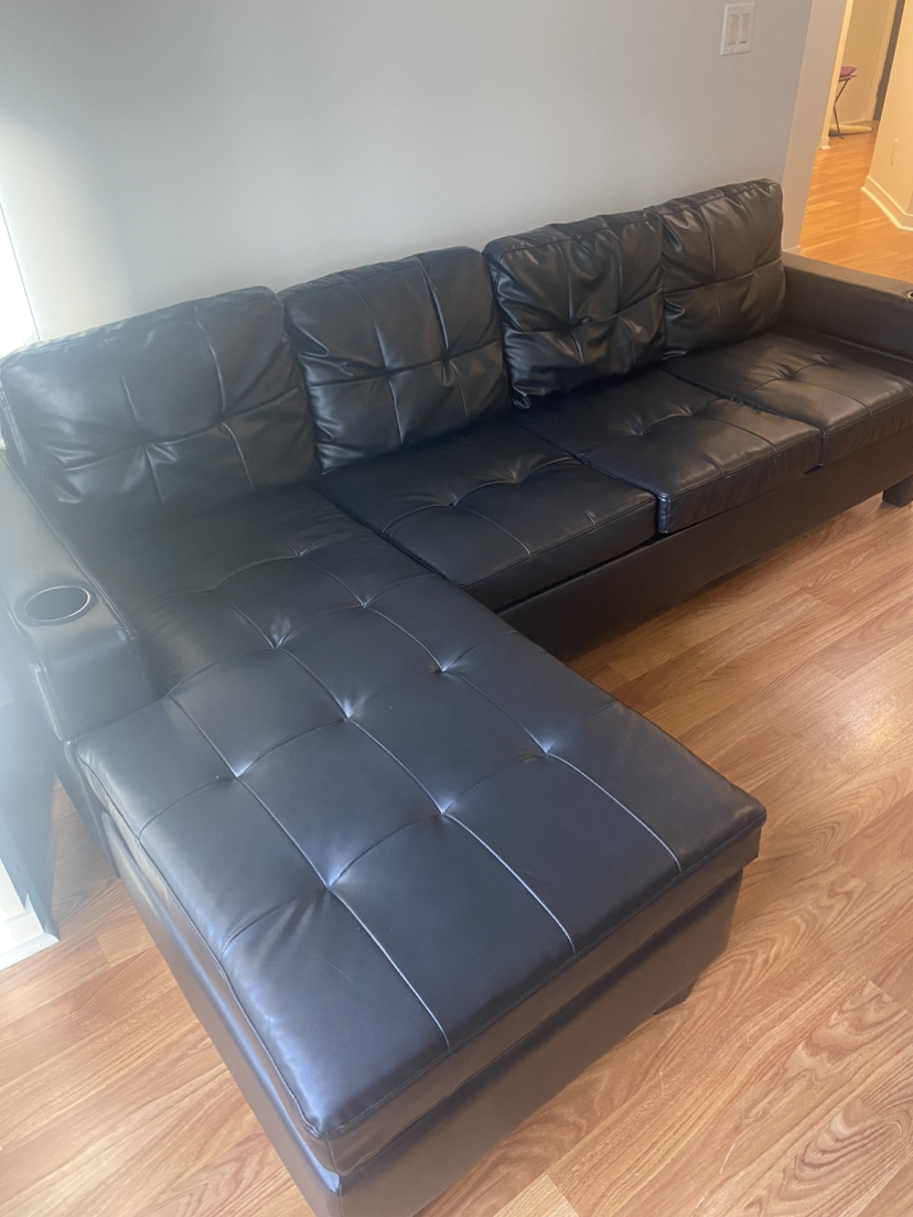 Couch with reversible chaise - photo 2