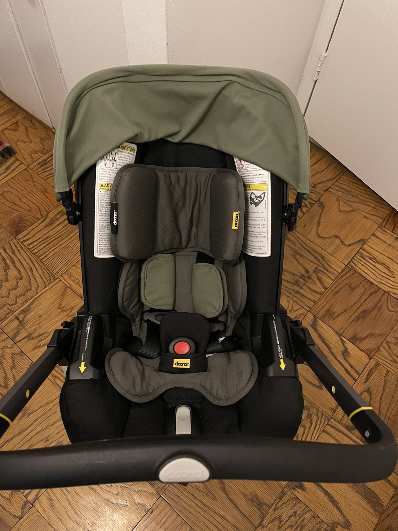 Doona Infant Car Seat with base- Black W/Green - photo 5