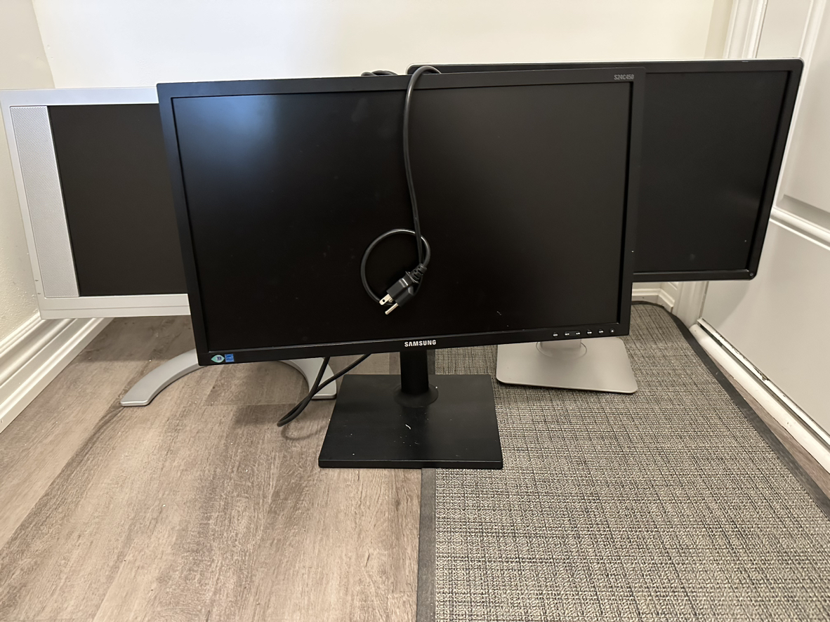 Screen desk